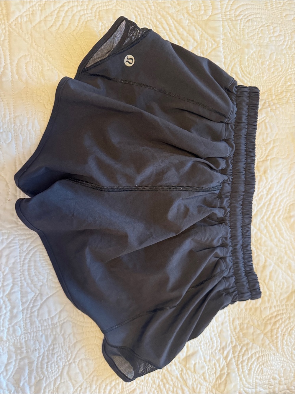 lululemon women’s hotty hot low rise lined 2.5’’ short- black